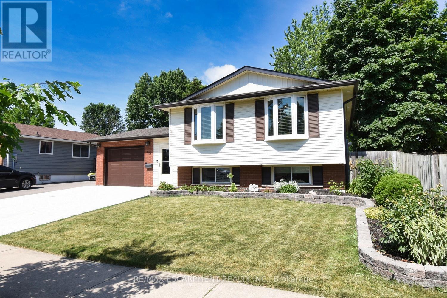 Photo 3 of 59 Yorkdale Crescent, Hamilton ON