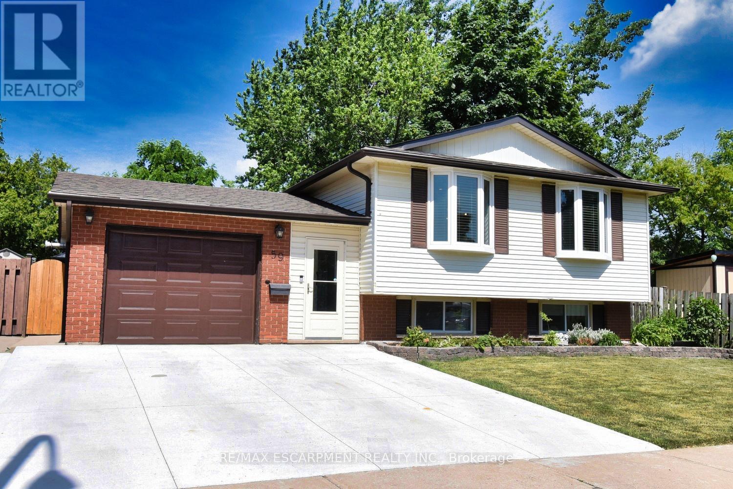 Photo 2 of 59 Yorkdale Crescent, Hamilton ON