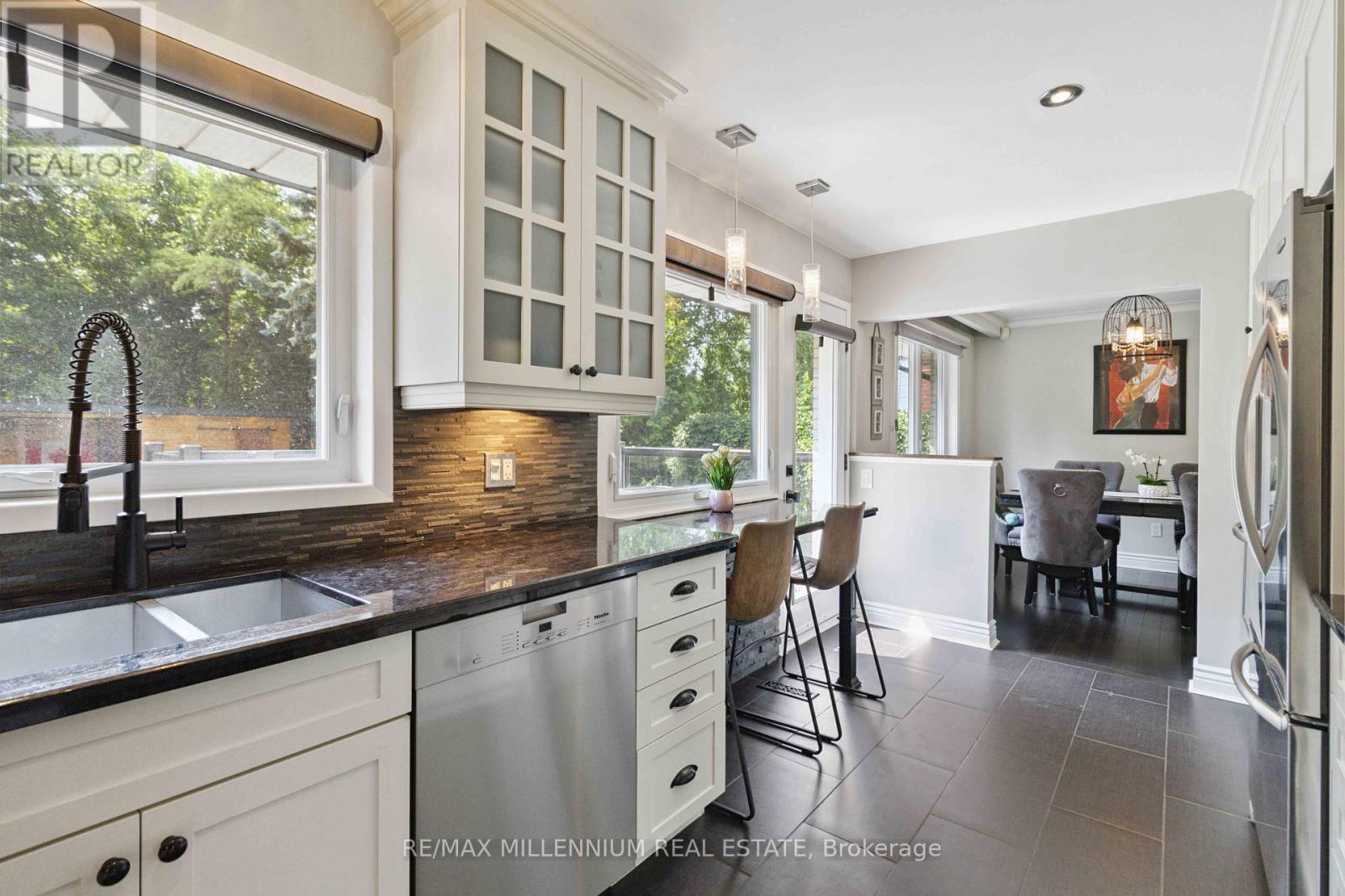 250 DAPHNE AVENUE - 15