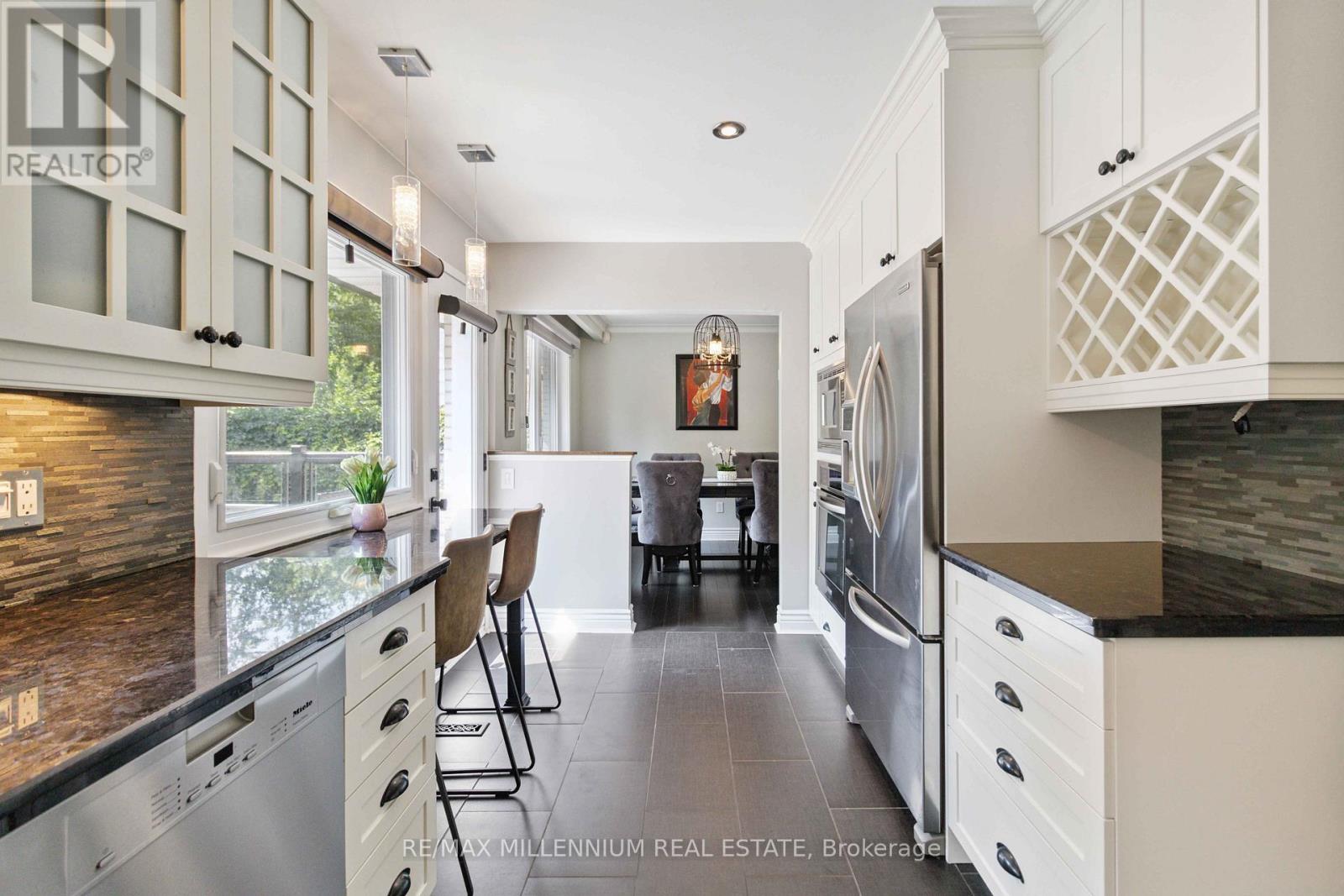 250 DAPHNE AVENUE - 16