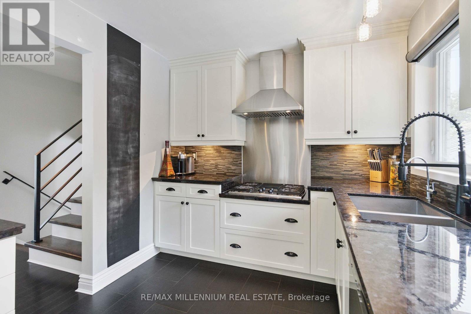 250 DAPHNE AVENUE - 17