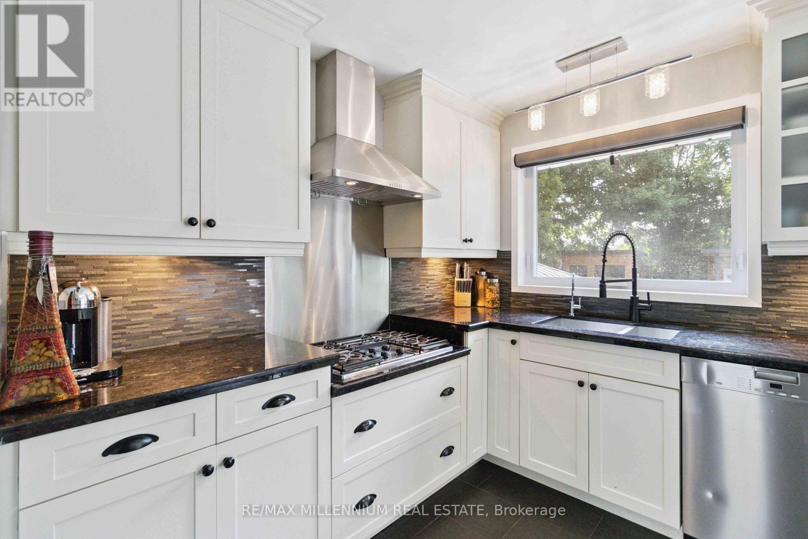 250 DAPHNE AVENUE - 19