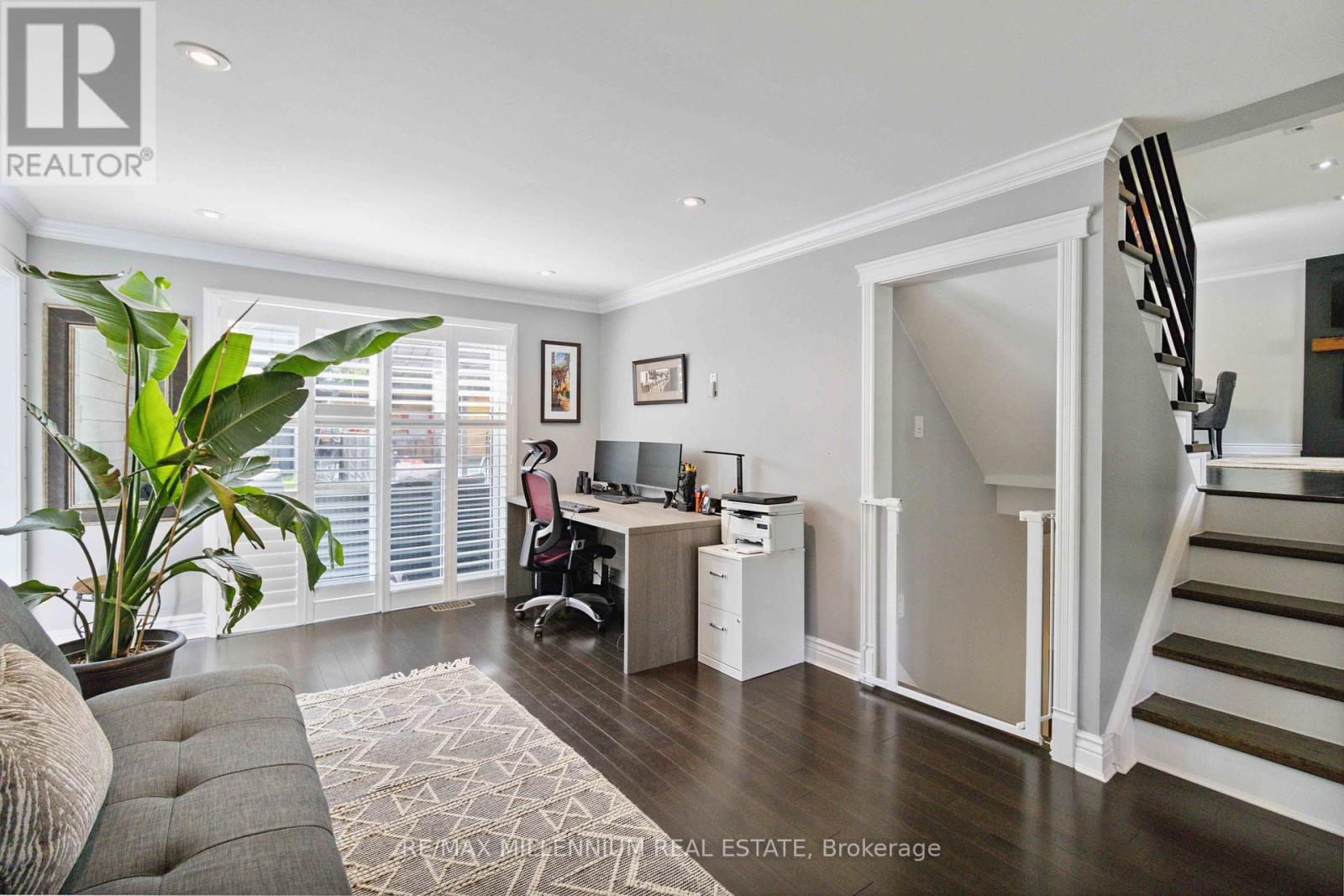250 DAPHNE AVENUE - 21