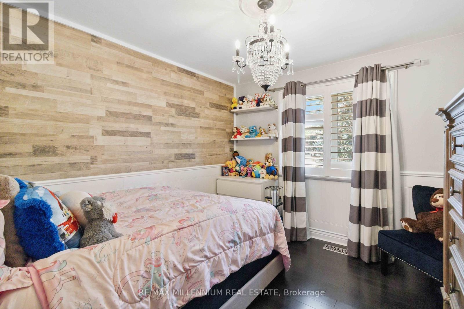 250 DAPHNE AVENUE - 24
