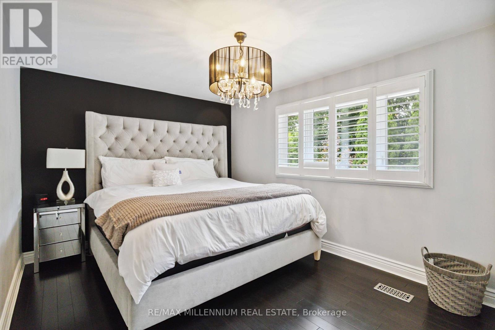 250 DAPHNE AVENUE - 26