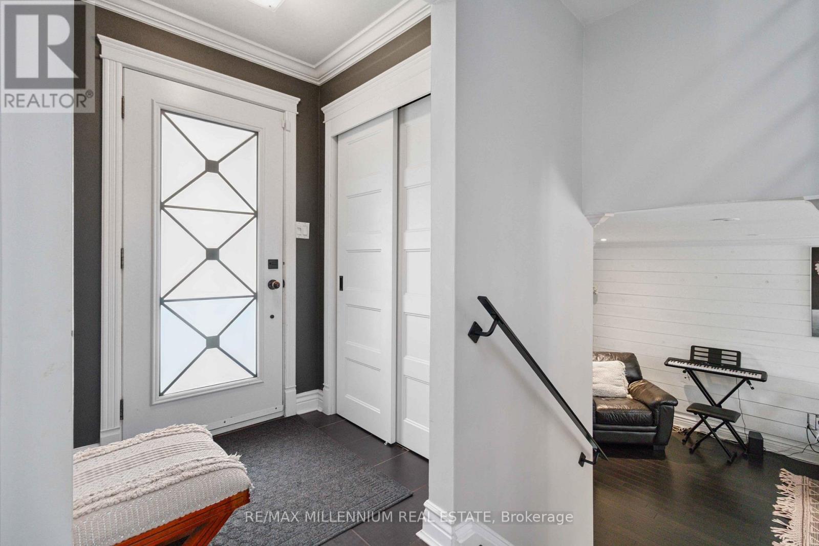 250 DAPHNE AVENUE - 6