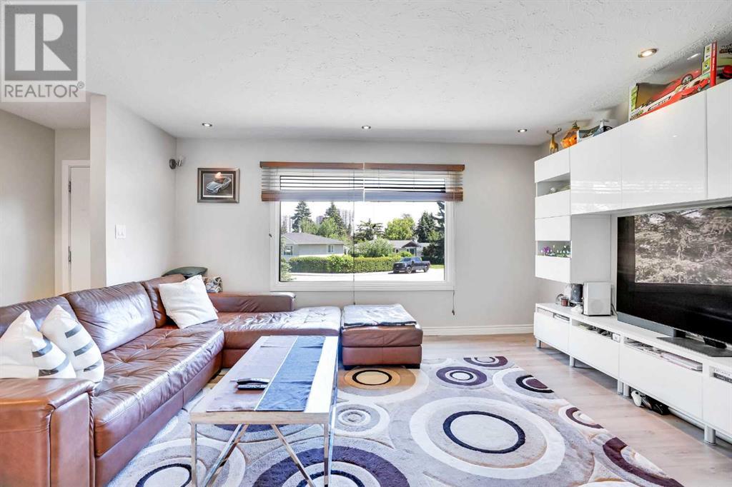 Single Family House Bungalow for Sale in  Harrow Crescent SW Haysboro Calgary 