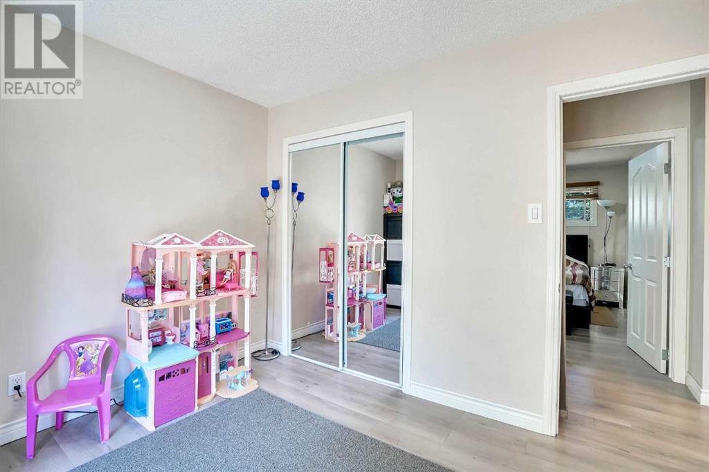 Single Family House Bungalow for Sale in  Harrow Crescent SW Haysboro Calgary 