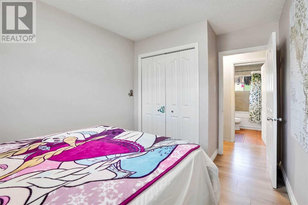 Single Family House Bungalow for Sale in  Harrow Crescent SW Haysboro Calgary 
