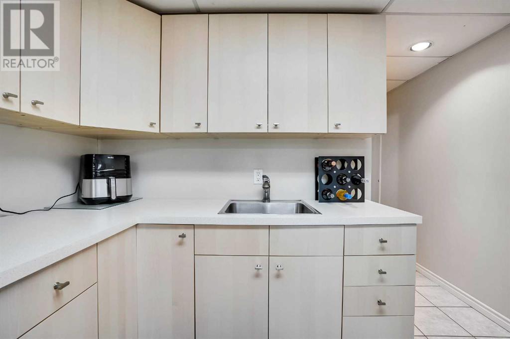 Single Family House Bungalow for Sale in  Harrow Crescent SW Haysboro Calgary 