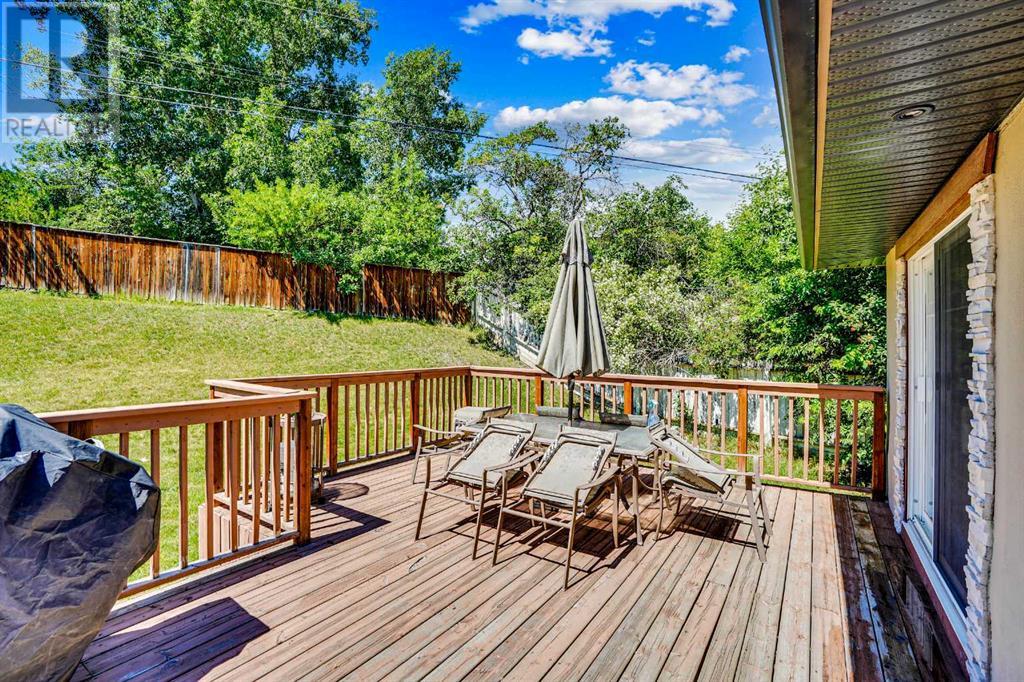 Single Family House Bungalow for Sale in  Harrow Crescent SW Haysboro Calgary 