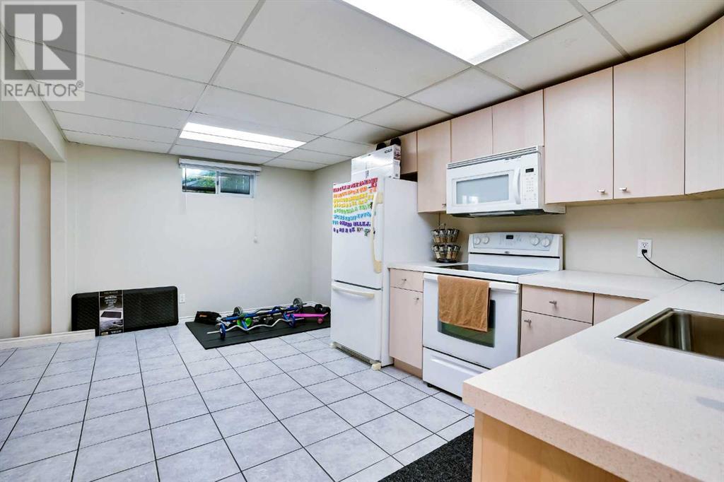 Single Family House Bungalow for Sale in  Harrow Crescent SW Haysboro Calgary 