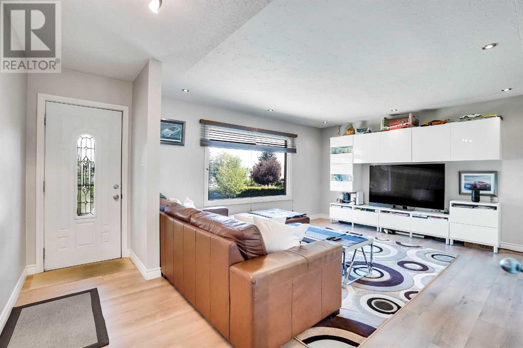 Single Family House Bungalow for Sale in  Harrow Crescent SW Haysboro Calgary 
