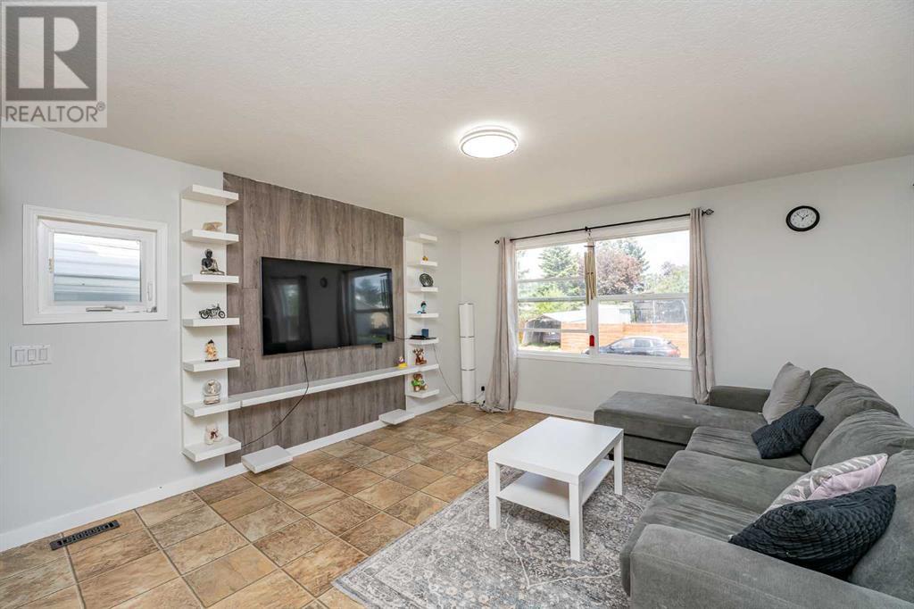 Single Family House 4 Level for Sale in  Castleglen Road NE Castleridge Calgary 