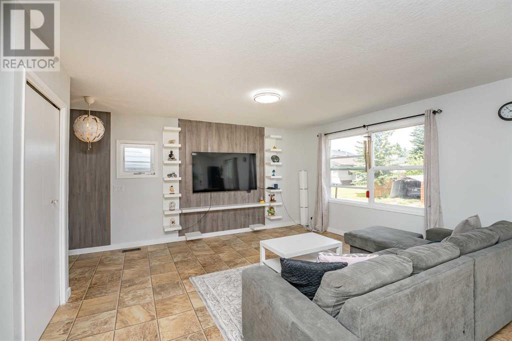 Single Family House 4 Level for Sale in  Castleglen Road NE Castleridge Calgary 