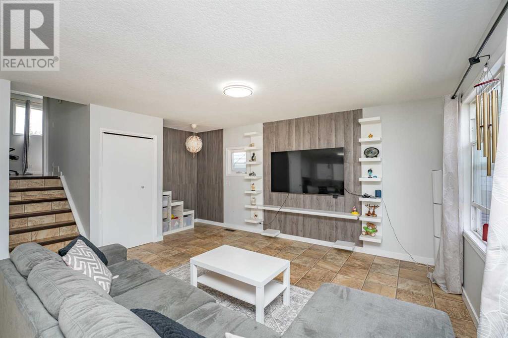 Single Family House 4 Level for Sale in  Castleglen Road NE Castleridge Calgary 