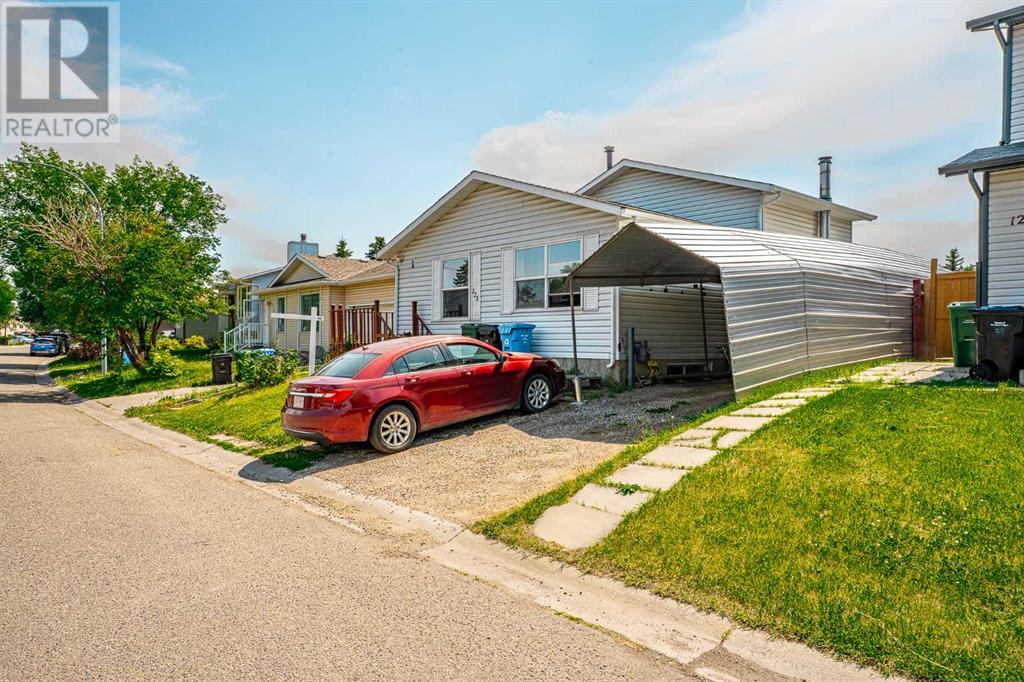 Single Family House 4 Level for Sale in  Castleglen Road NE Castleridge Calgary 