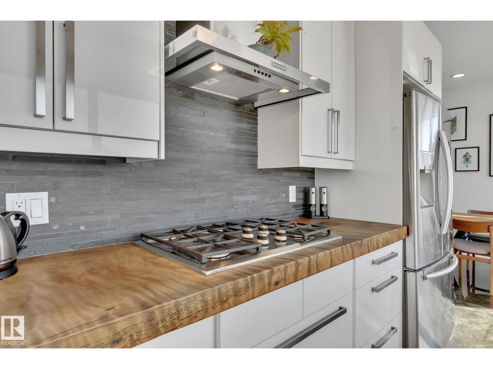 Photo 16 of 9457 100 A Av Nw, Edmonton AB