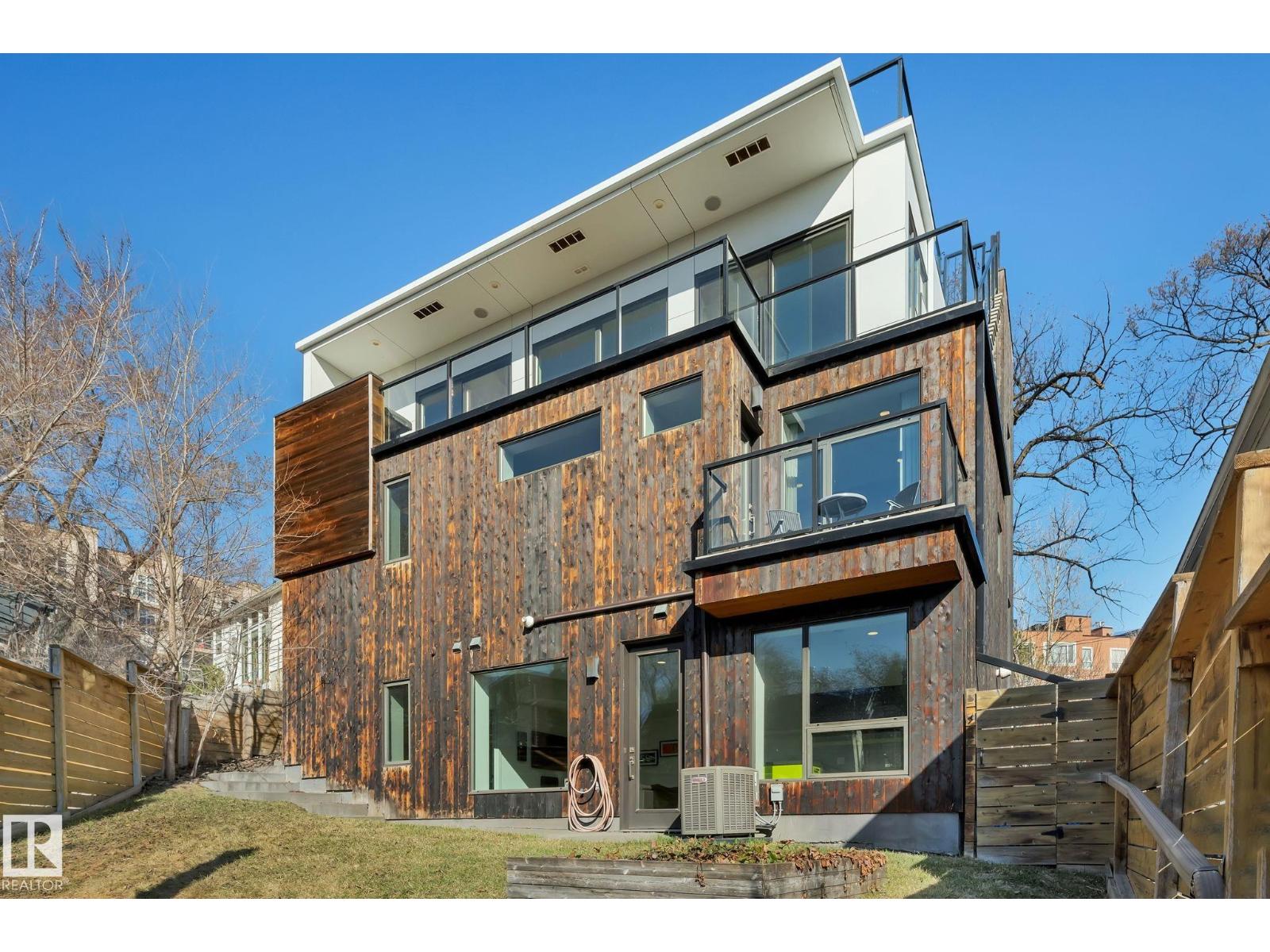 Photo 2 of 9457 100 A Av Nw, Edmonton AB