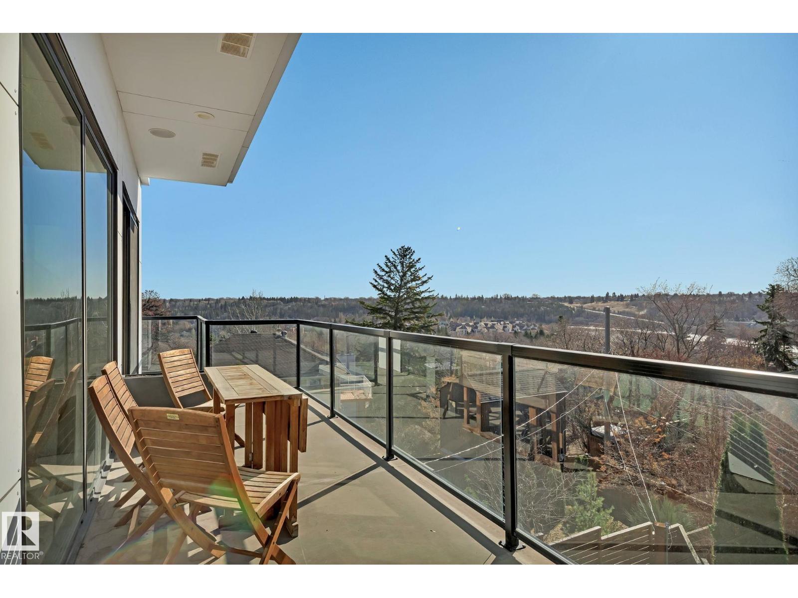 Photo 12 of 9457 100 A Av Nw, Edmonton AB