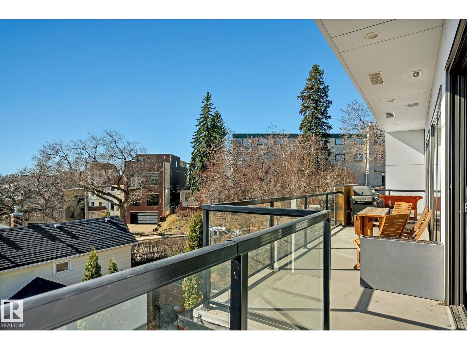 Photo 14 of 9457 100 A Av Nw, Edmonton AB