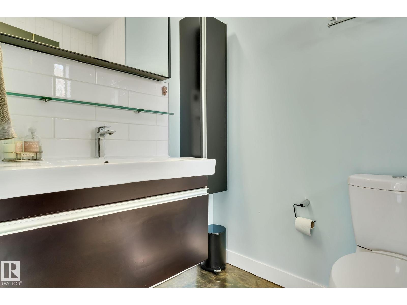 Photo 54 of 9457 100 A Av Nw, Edmonton AB