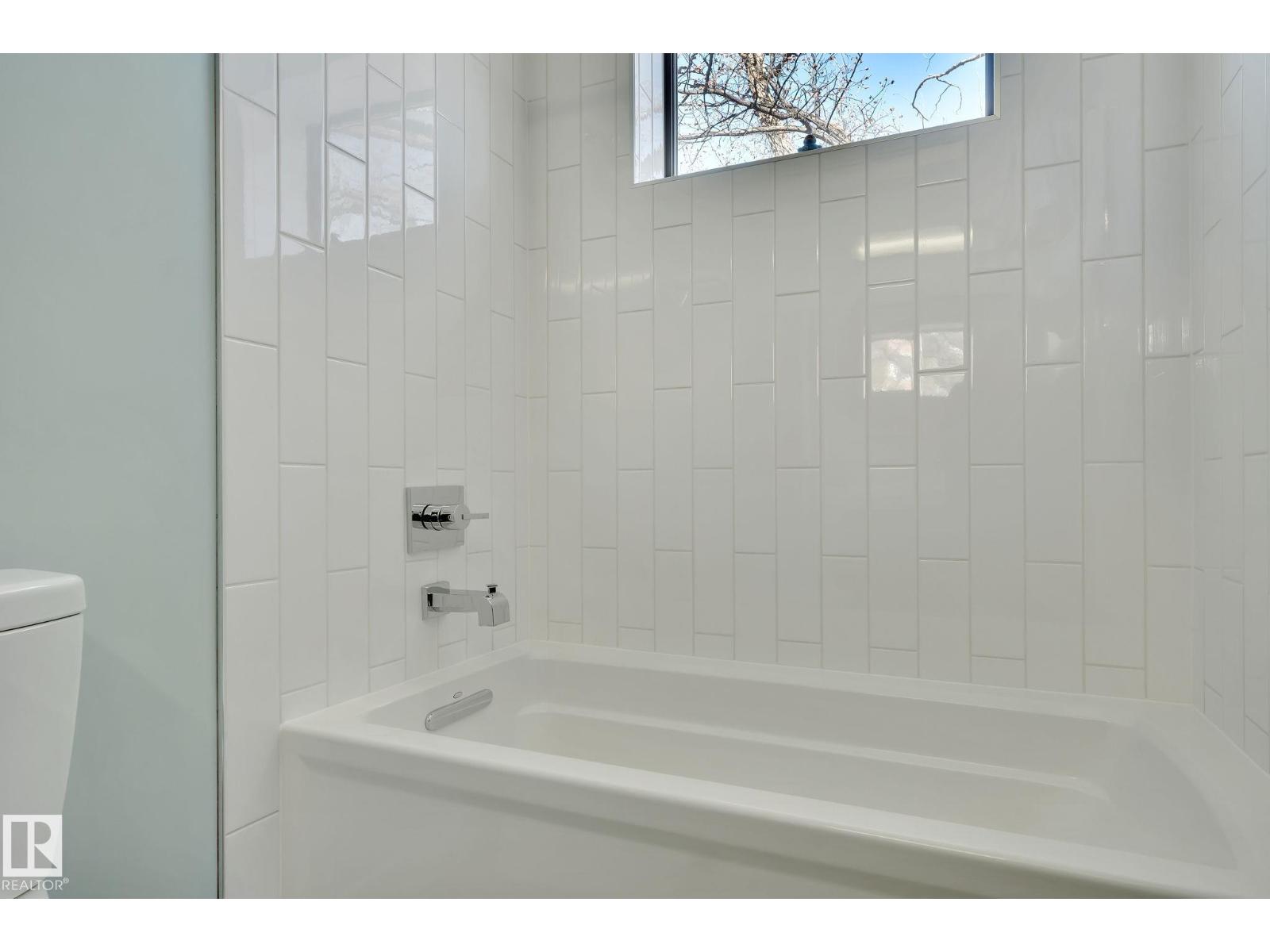 Photo 69 of 9457 100 A Av Nw, Edmonton AB