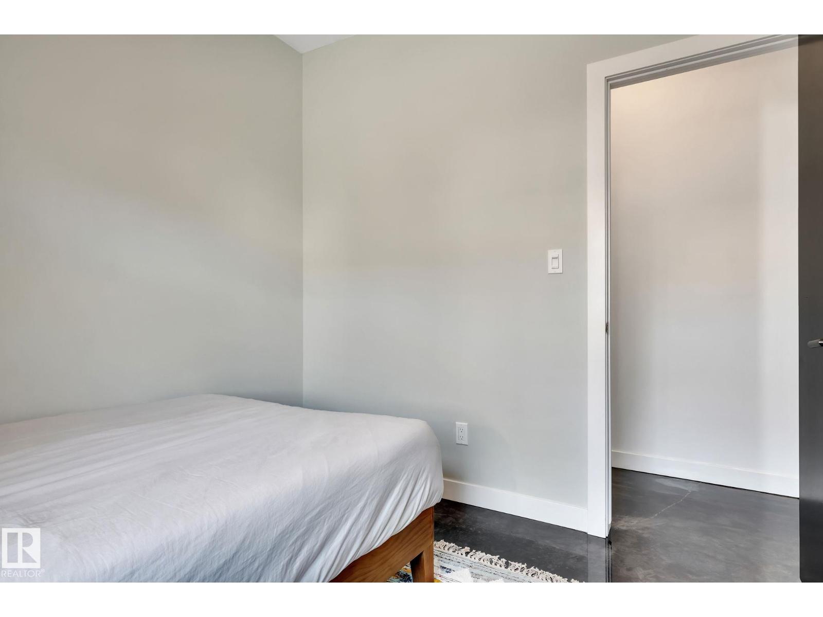 Photo 68 of 9457 100 A Av Nw, Edmonton AB