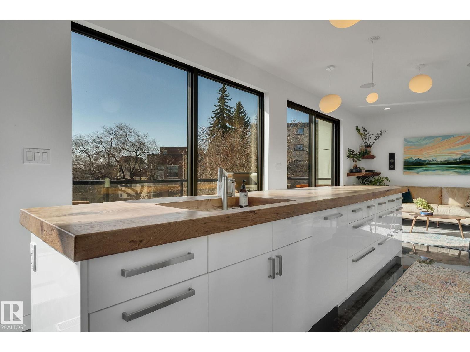 Photo 21 of 9457 100 A Av Nw, Edmonton AB