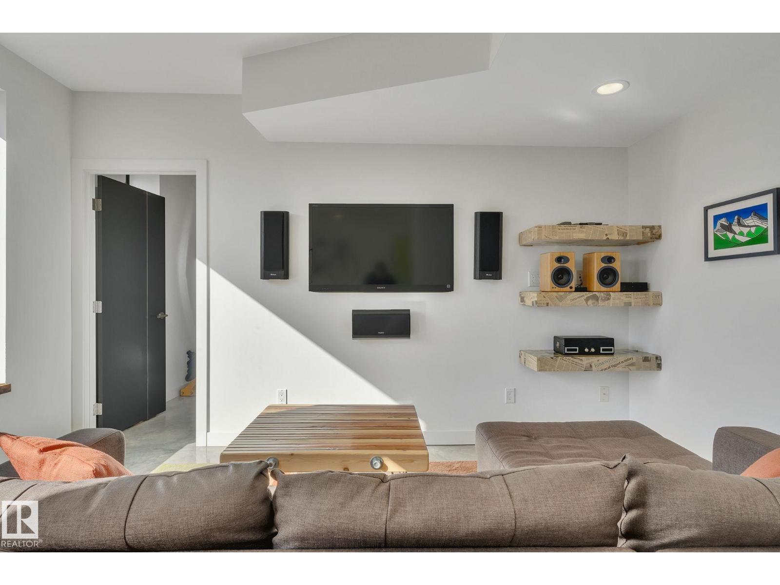 Photo 62 of 9457 100 A Av Nw, Edmonton AB