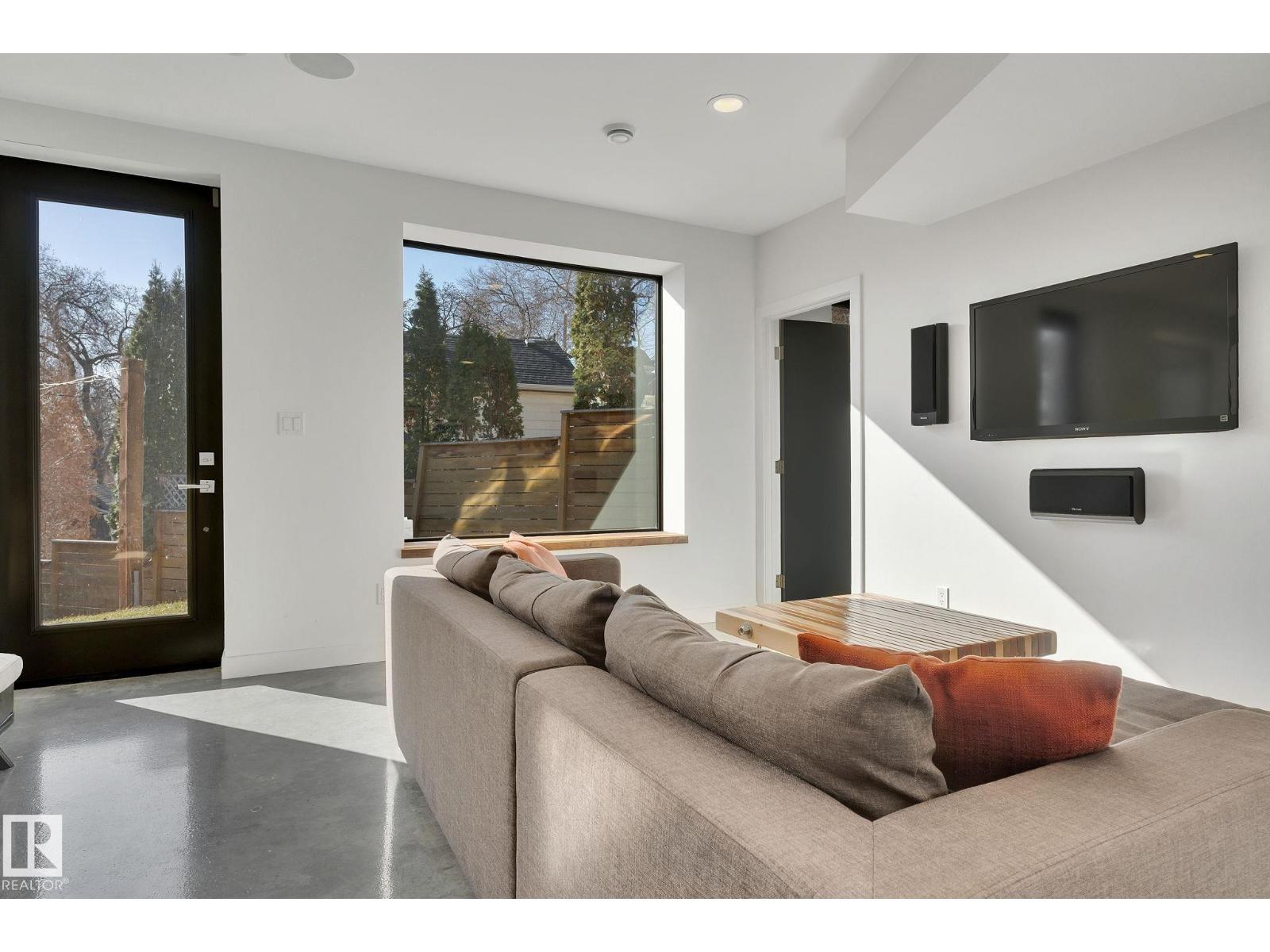 Photo 42 of 9457 100 A Av Nw, Edmonton AB