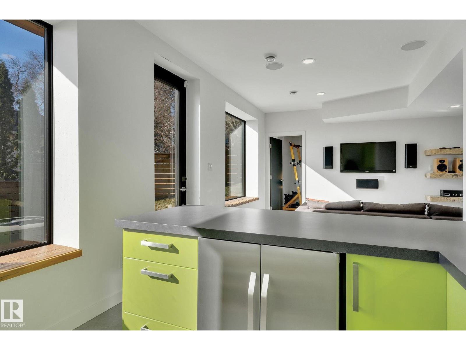 Photo 27 of 9457 100 A Av Nw, Edmonton AB