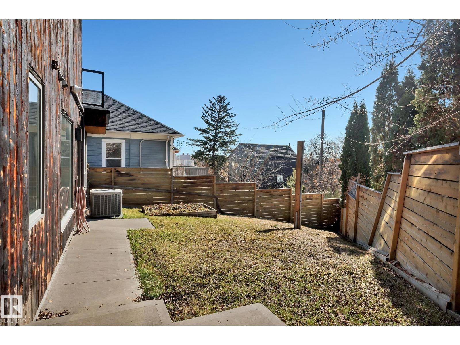 Photo 31 of 9457 100 A Av Nw, Edmonton AB