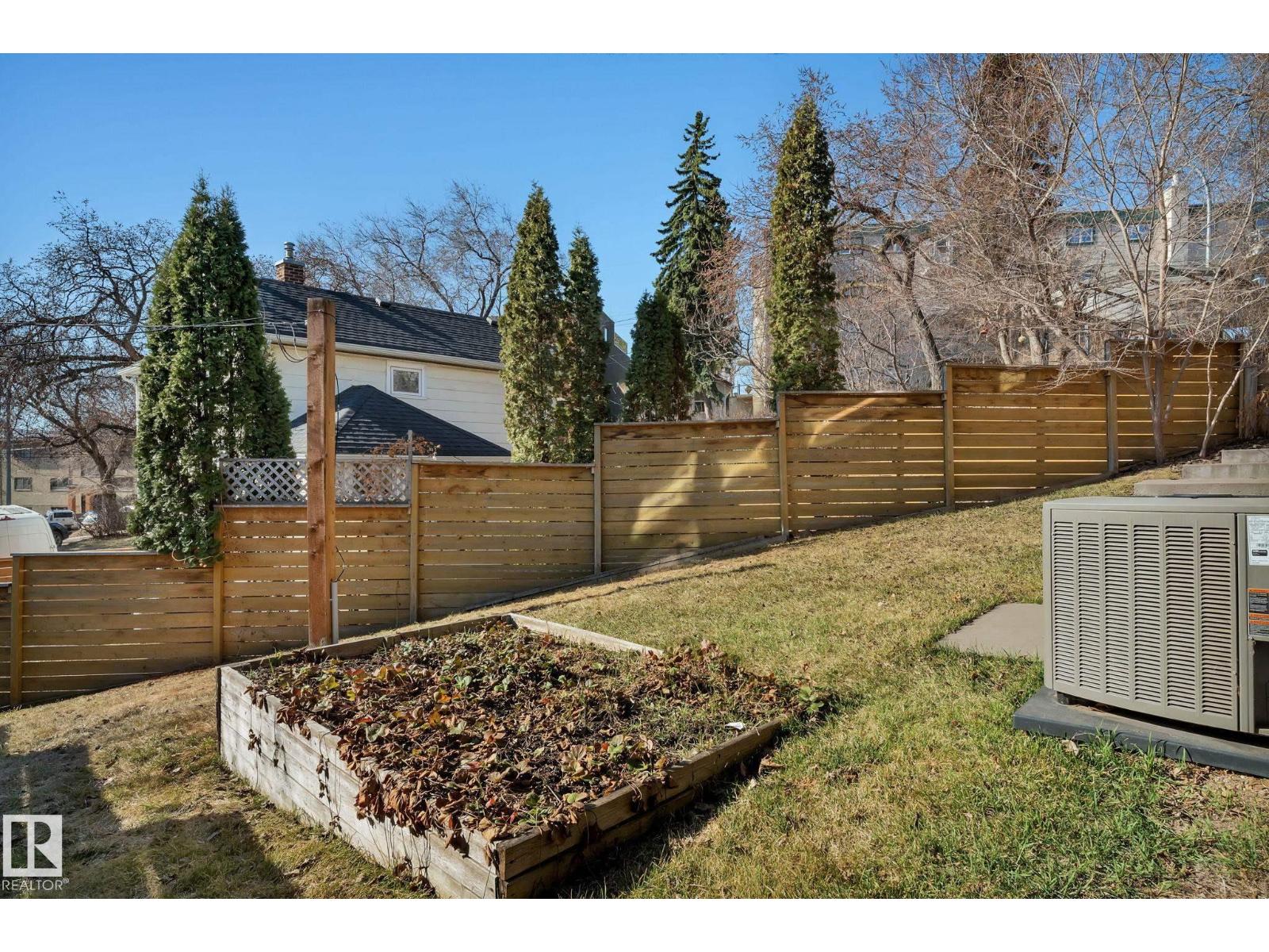 Photo 38 of 9457 100 A Av Nw, Edmonton AB