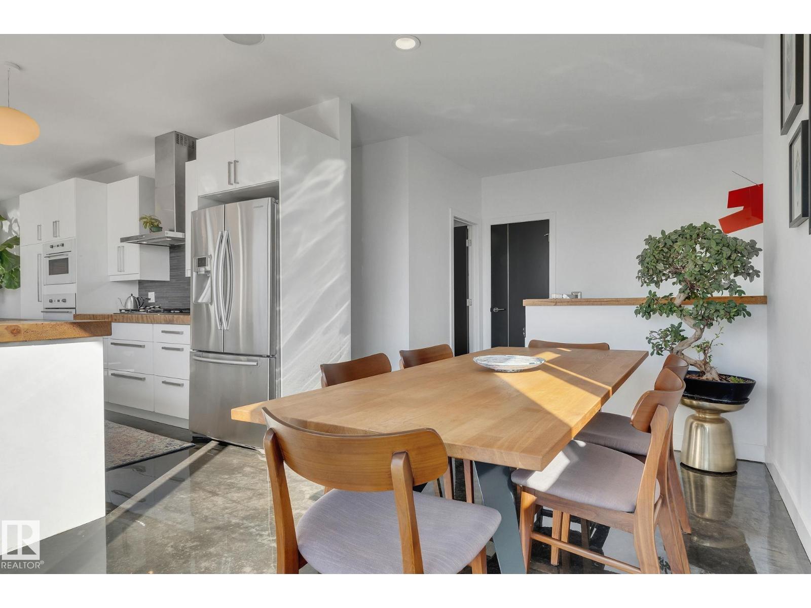 Photo 19 of 9457 100 A Av Nw, Edmonton AB