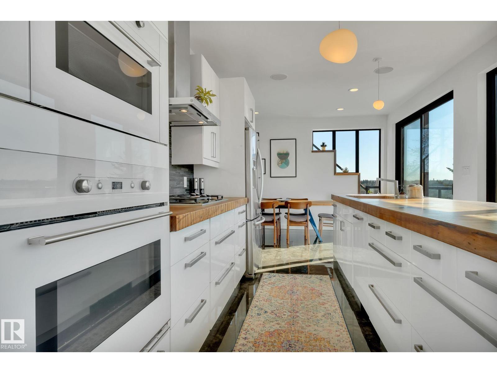Photo 11 of 9457 100 A Av Nw, Edmonton AB