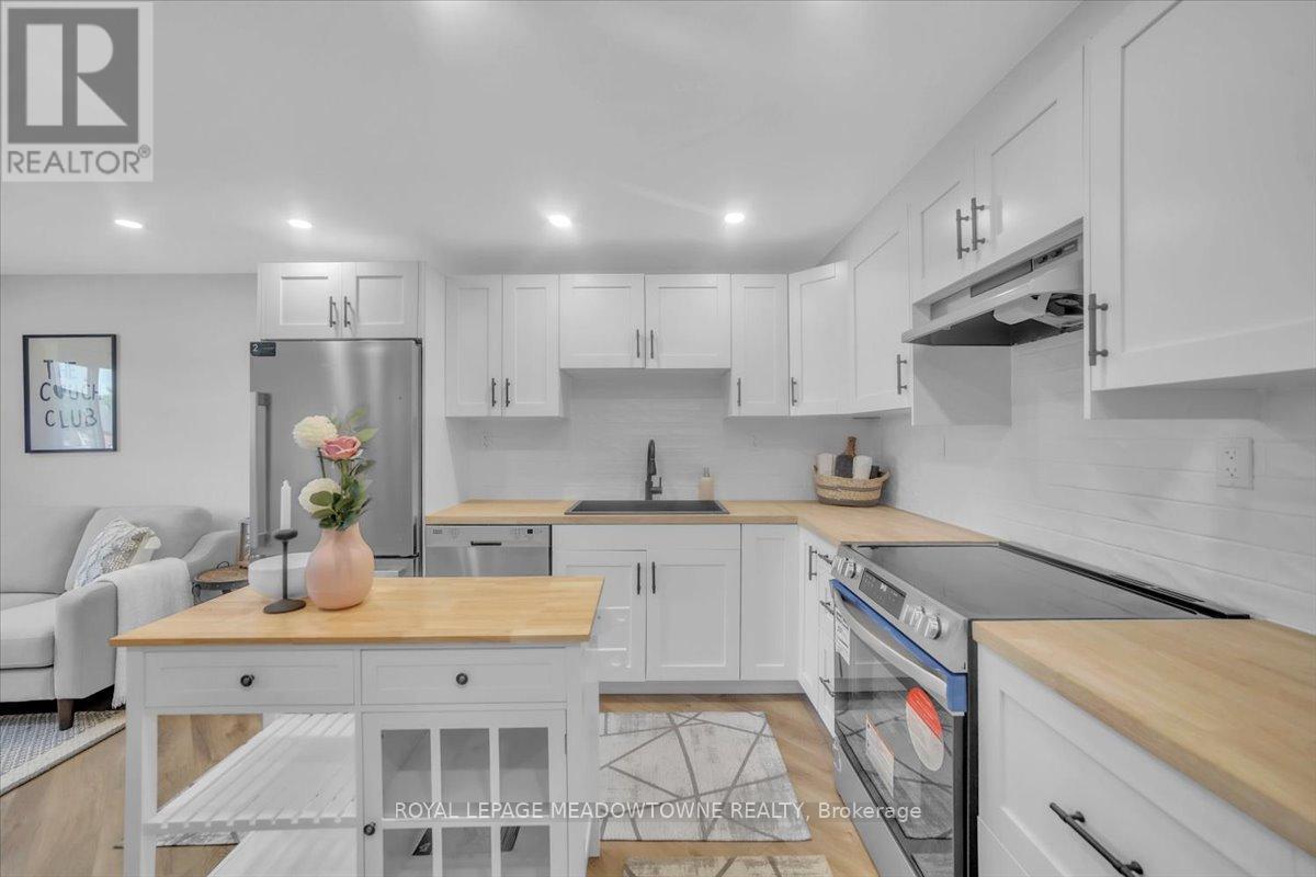 Photo 3 of 80 Mcanulty Boulevard, Hamilton ON