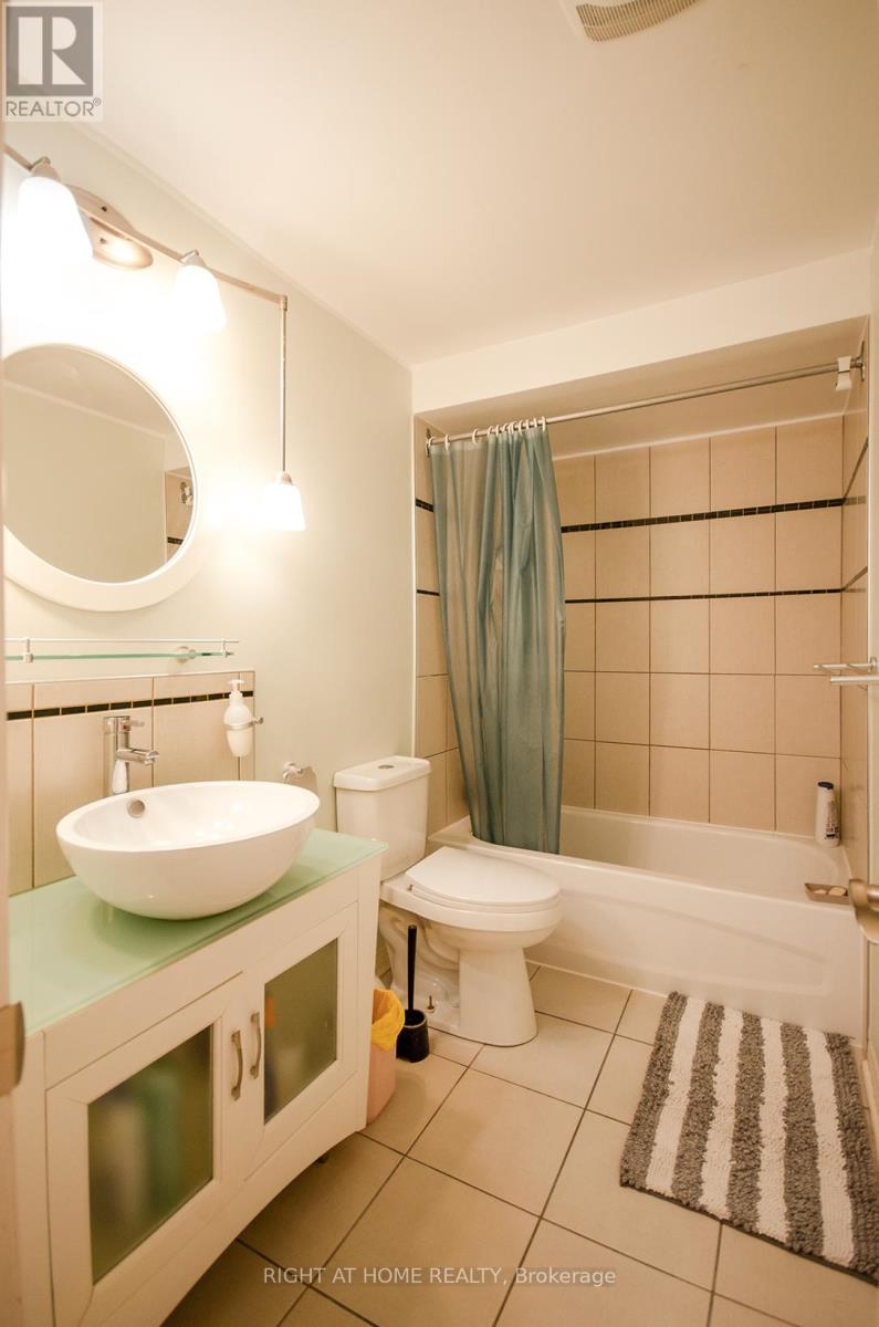 Photo 10 of 35 Tybalt Crescent, Ottawa ON