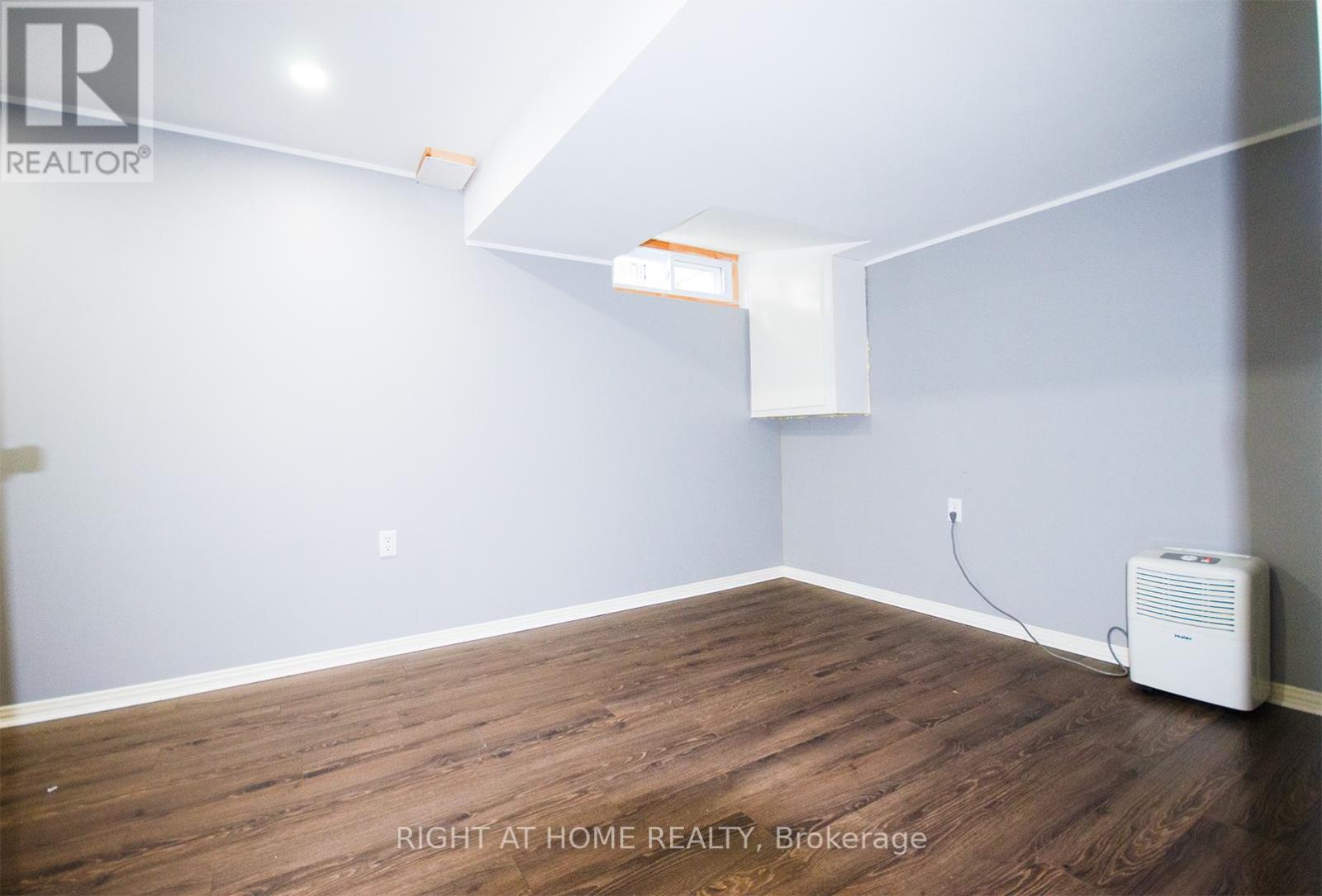 Photo 7 of 35 Tybalt Crescent, Ottawa ON