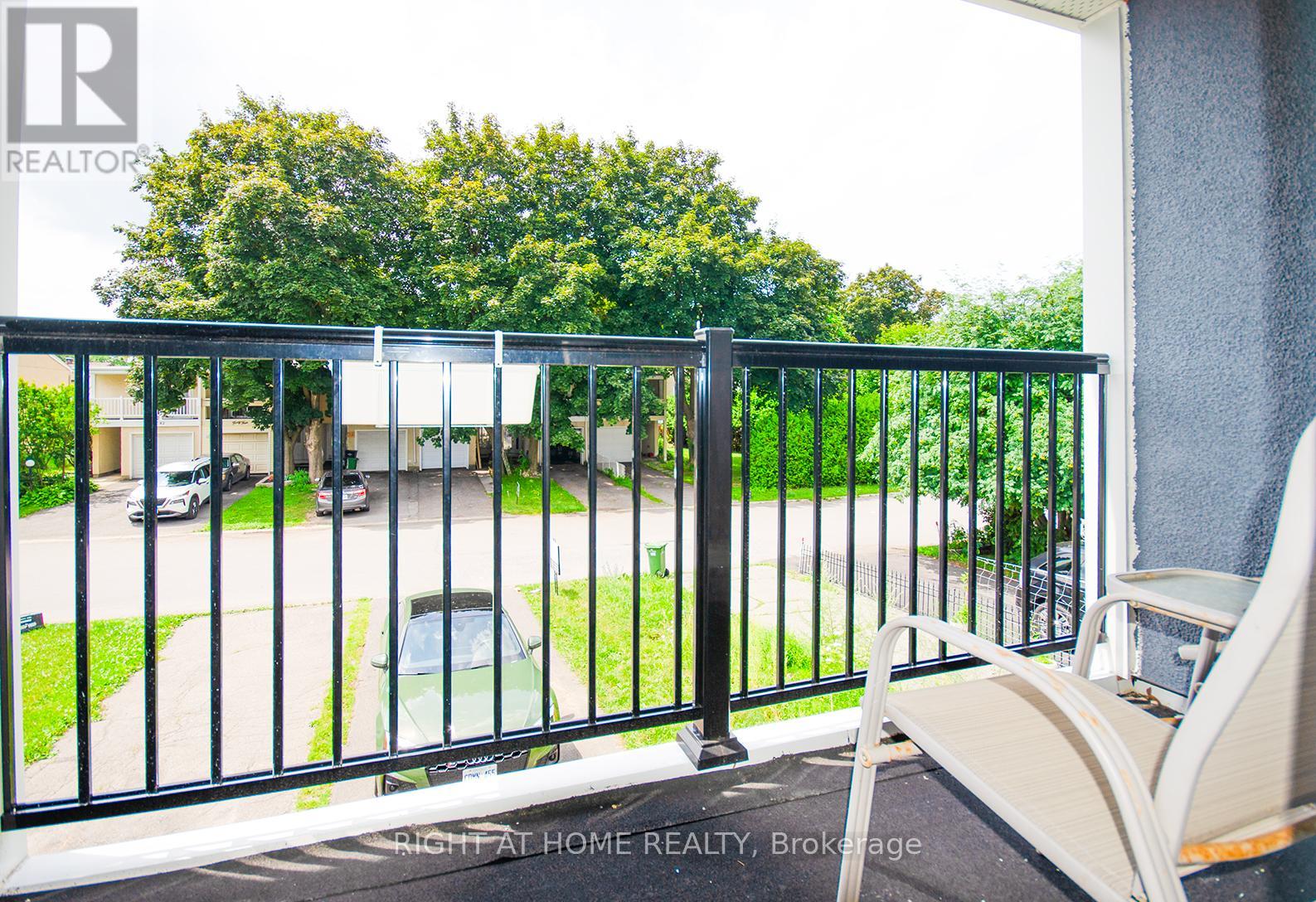 Photo 9 of 35 Tybalt Crescent, Ottawa ON