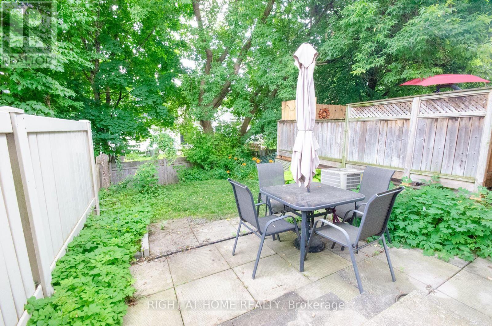 Photo 14 of 35 Tybalt Crescent, Ottawa ON