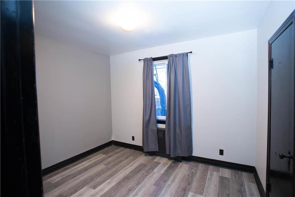 Photo 1 of 884 Winnipeg Avenue, Winnipeg MB