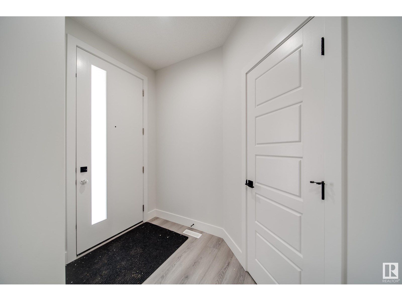Photo 3 of 8747 183 Av Nw, Edmonton AB