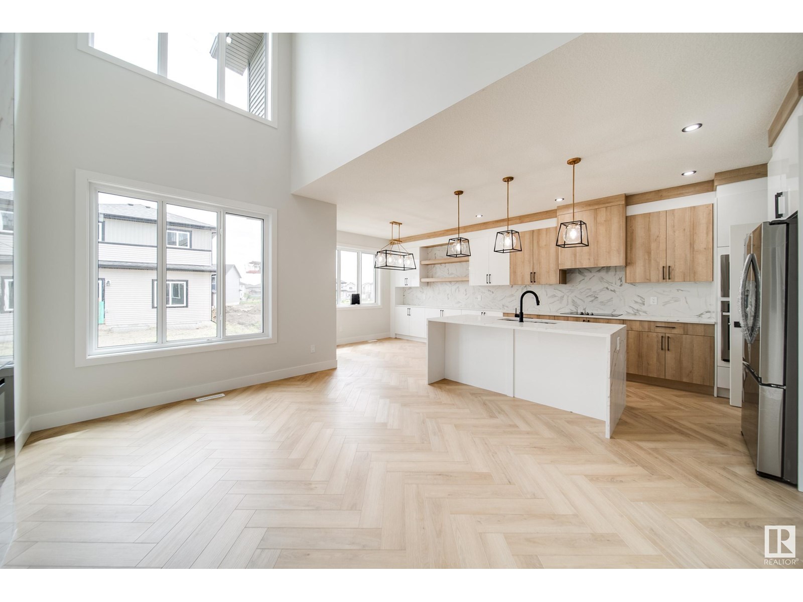 Photo 10 of 8815 183 Av Nw, Edmonton AB