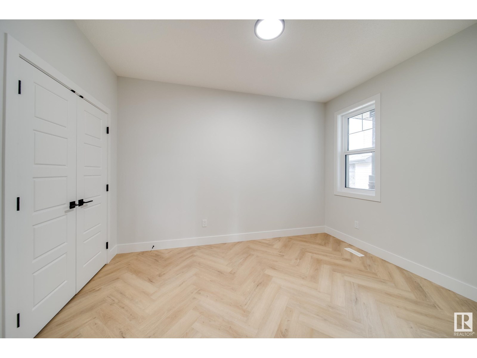 Photo 18 of 8815 183 Av Nw, Edmonton AB