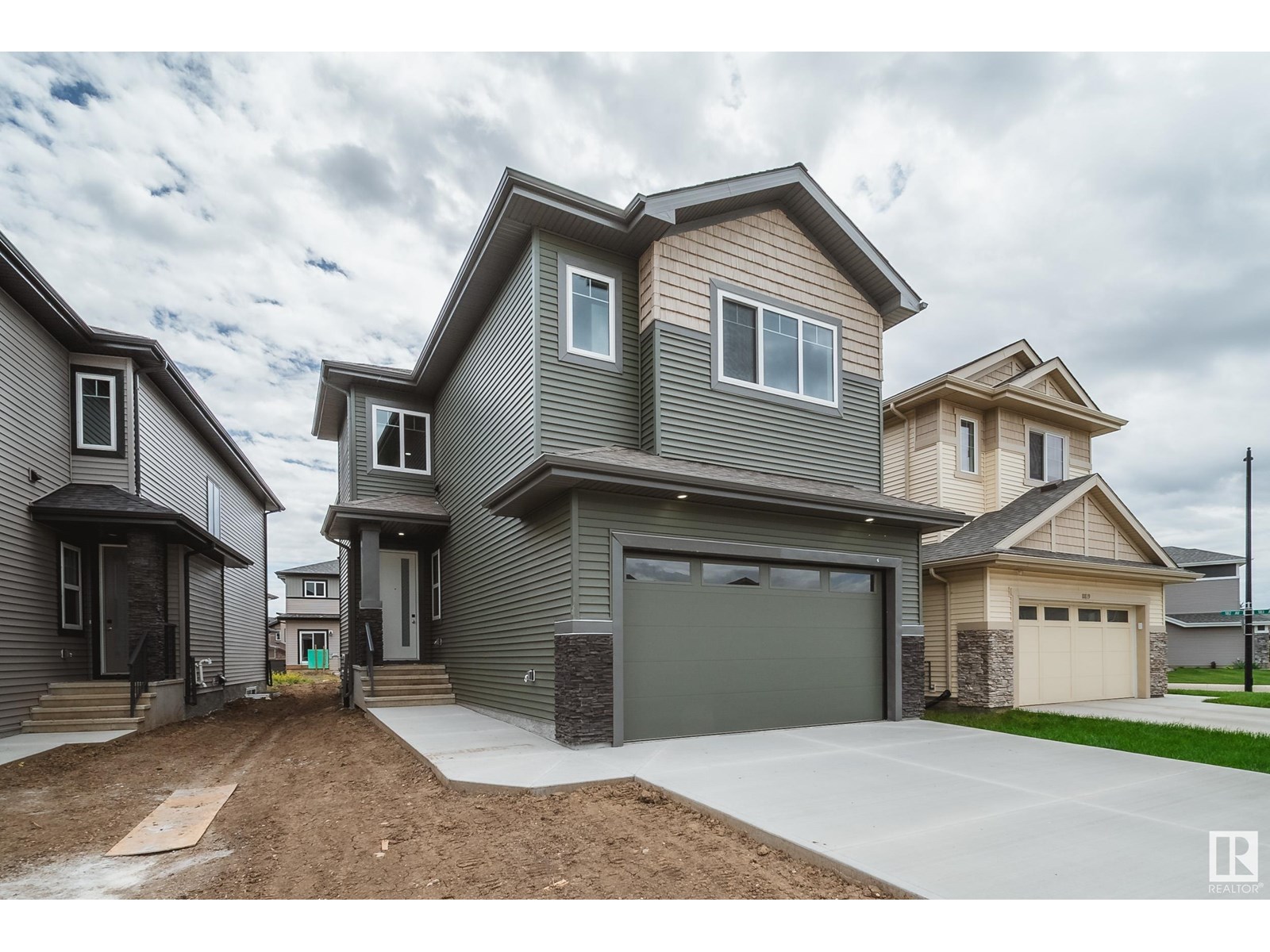 Photo 2 of 8815 183 Av Nw, Edmonton AB