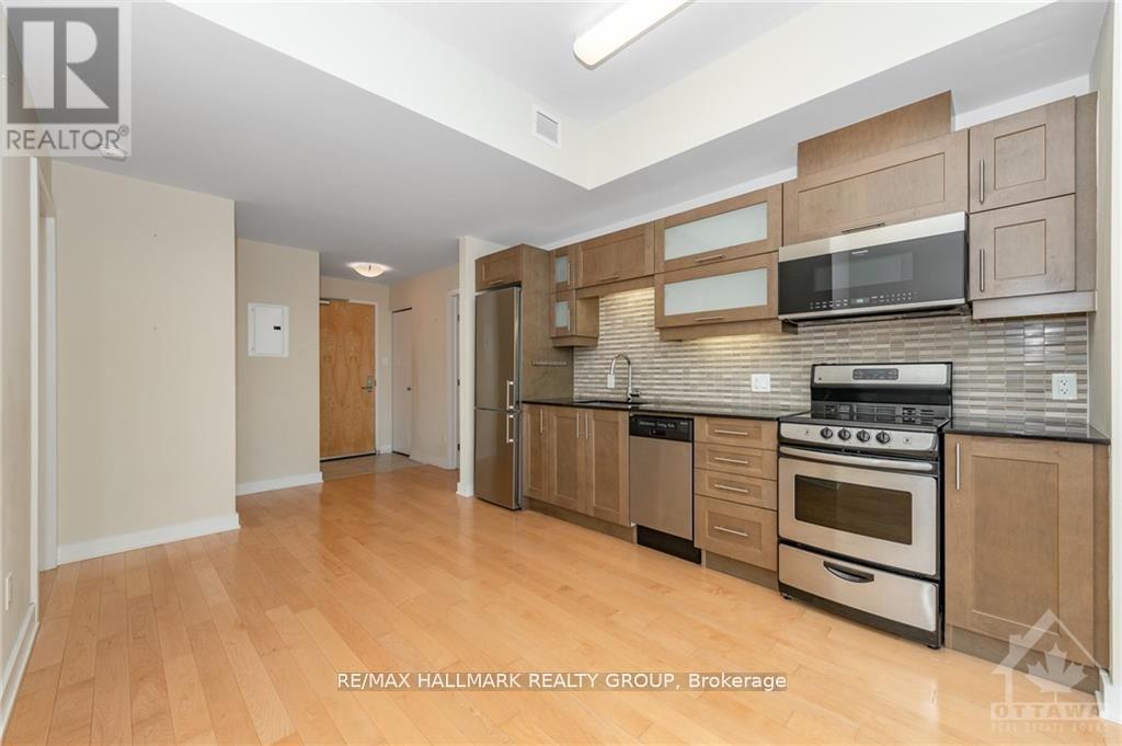 Photo 2 of 2003 40 Nepean Street, Ottawa ON