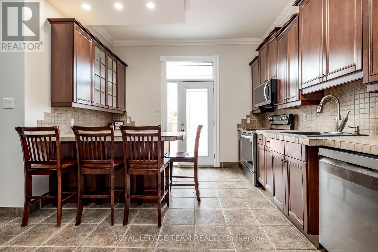 Photo 6 of 294 Dumbrille Street, North Grenville ON