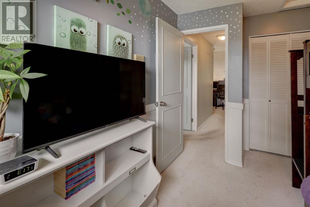 Single Family House for Sale in   Silver Springs Road NW Silver Springs Calgary 