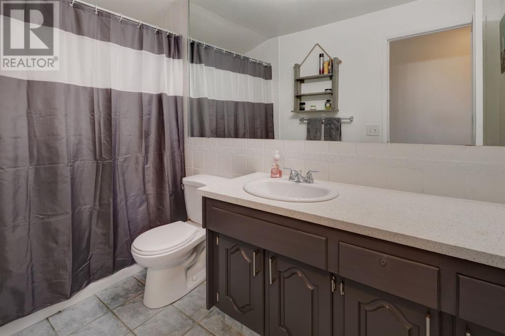 Single Family House for Sale in   Silver Springs Road NW Silver Springs Calgary 